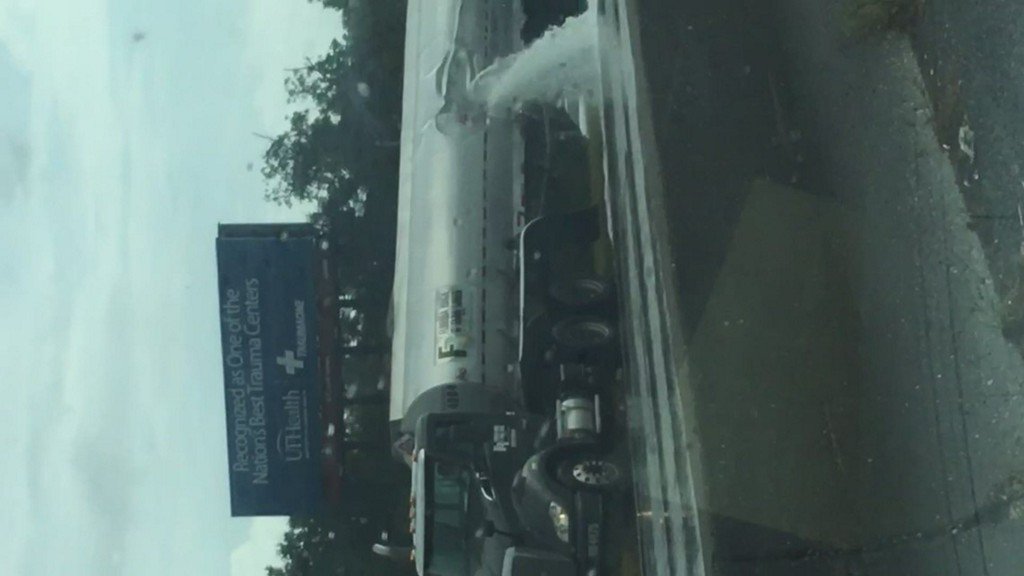 Fuel gushing from tanker on I-95 in Jacksonville    
