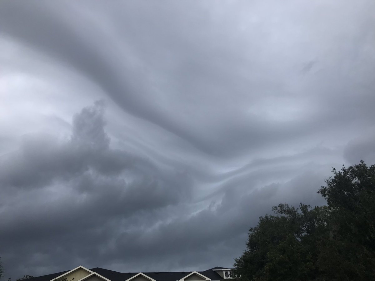 Tornado cloudsin Tampa right now