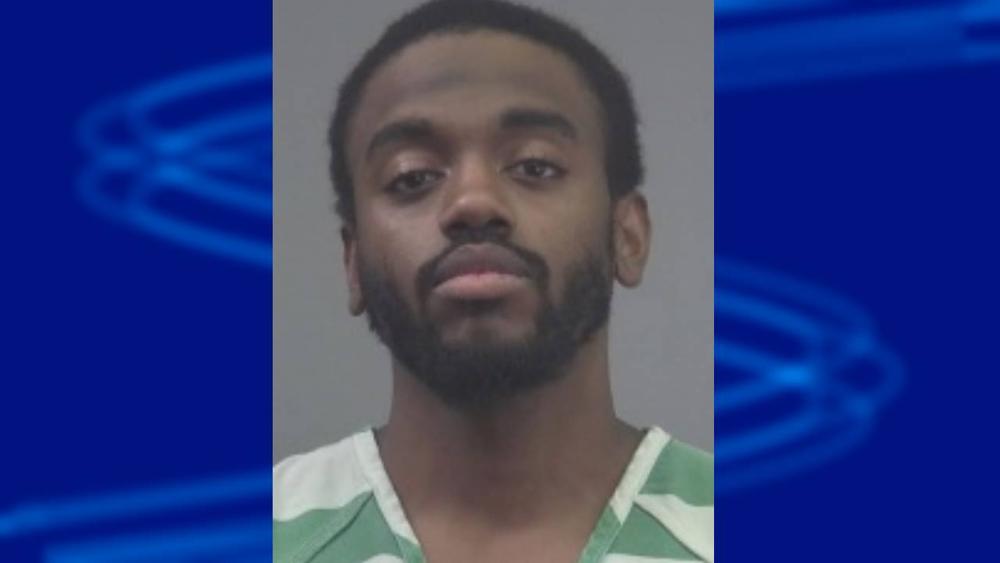 Longhorn Steakhouse employee accused of cutting coworker with knife 