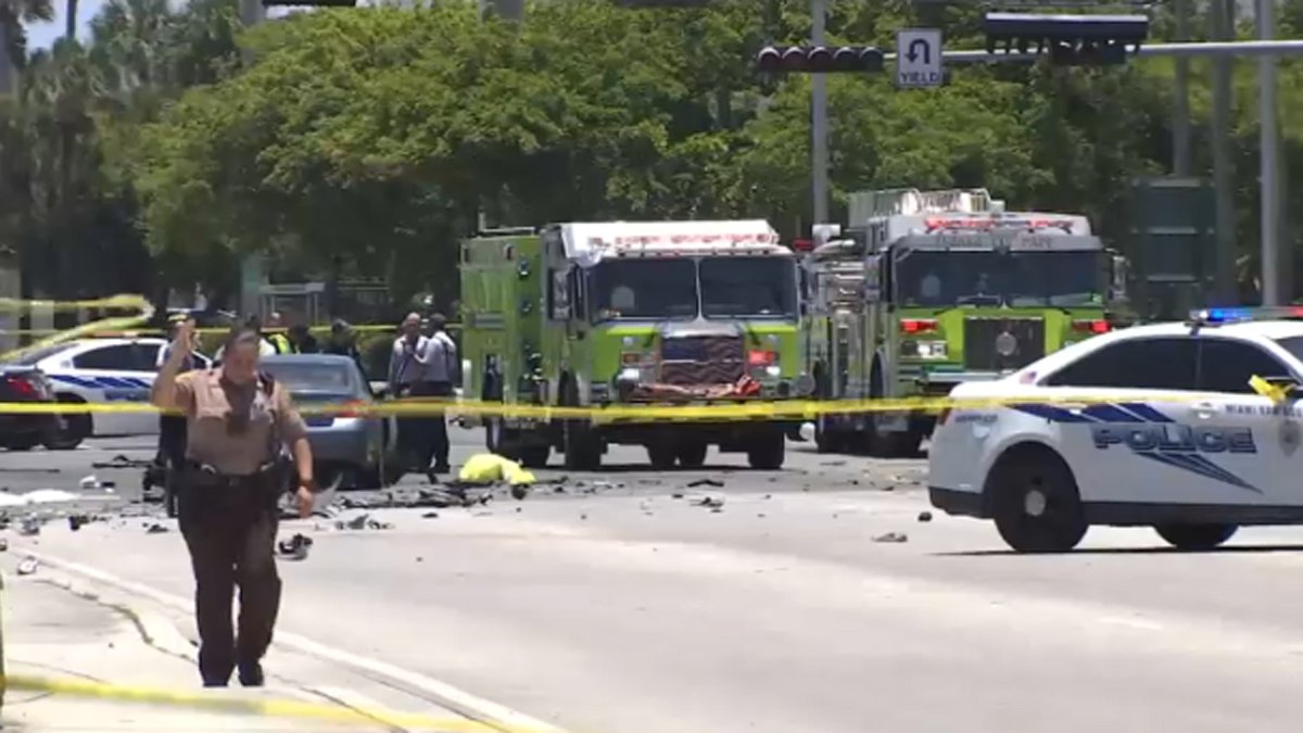 2 people killed, 1 in critical condition after fiery crash in Miami