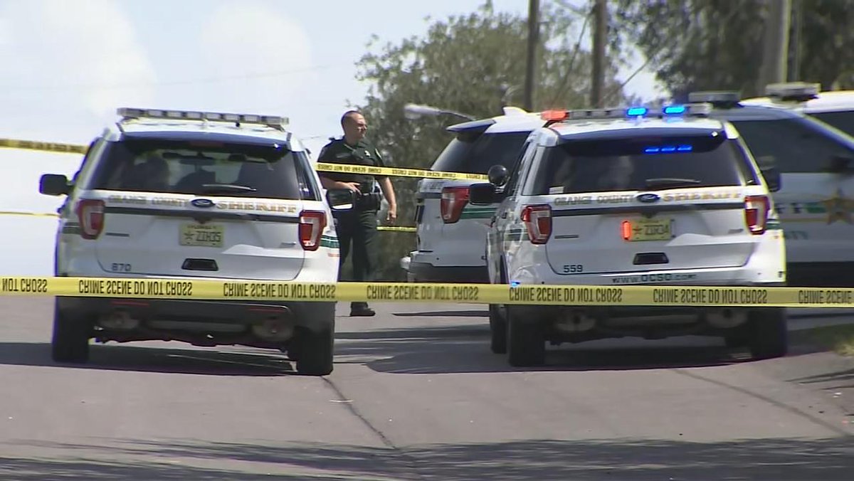 Trio attacks person at Apopka home; one dies after being stabbed by victim, deputies say   