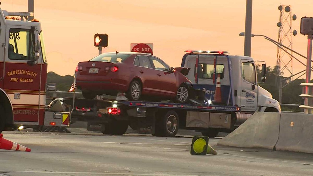 5 transported to hospital after West Palm Beach crash