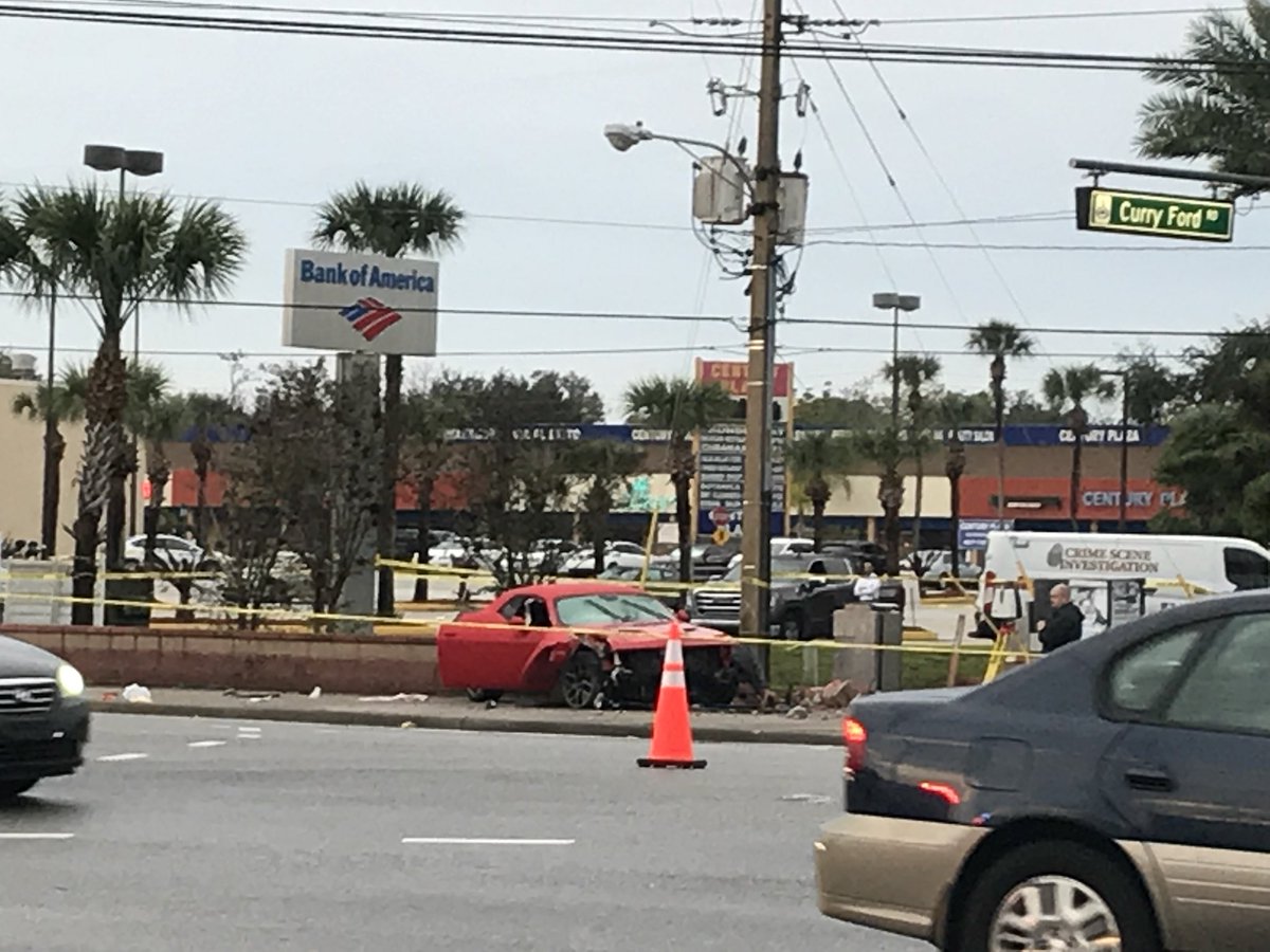 3 people were shot in this red car off S. Semoran & Curry Ford Rd. One person died at the hospital. Two surviving victims getting treated. @OrlandoPolice searching for suspects @WFTV