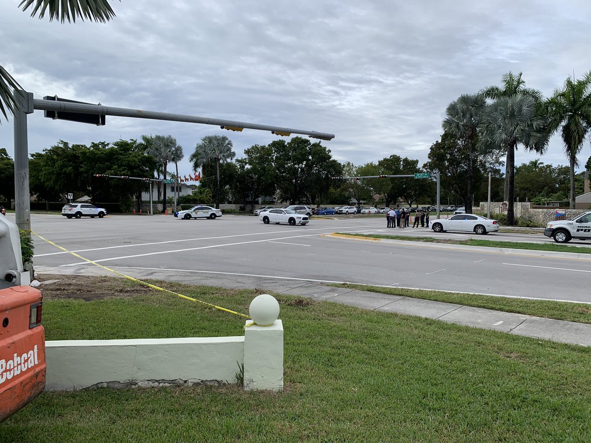 Off-duty firefighter with @HialeahFD involved in fatal pedestrian crash on Killian Parkway & SW 147th Ave in SW Dade. Man in his 70's was trying to cross road when he was hit. He died at the scene. Crash under investigation.