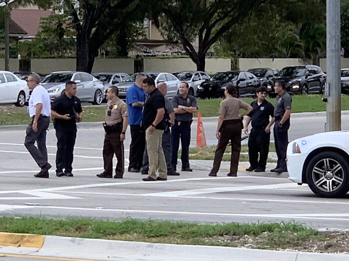 Off-duty firefighter with @HialeahFD involved in fatal pedestrian crash on Killian Parkway & SW 147th Ave in SW Dade. Man in his 70's was trying to cross road when he was hit. He died at the scene. Crash under investigation.