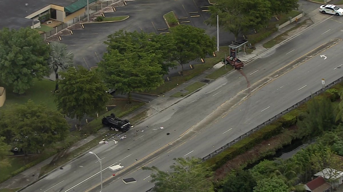Bird Road (SW 40th St) shutdown between 128 Ave and 125 Avenue following a violent overnight crash near 127 Ave.