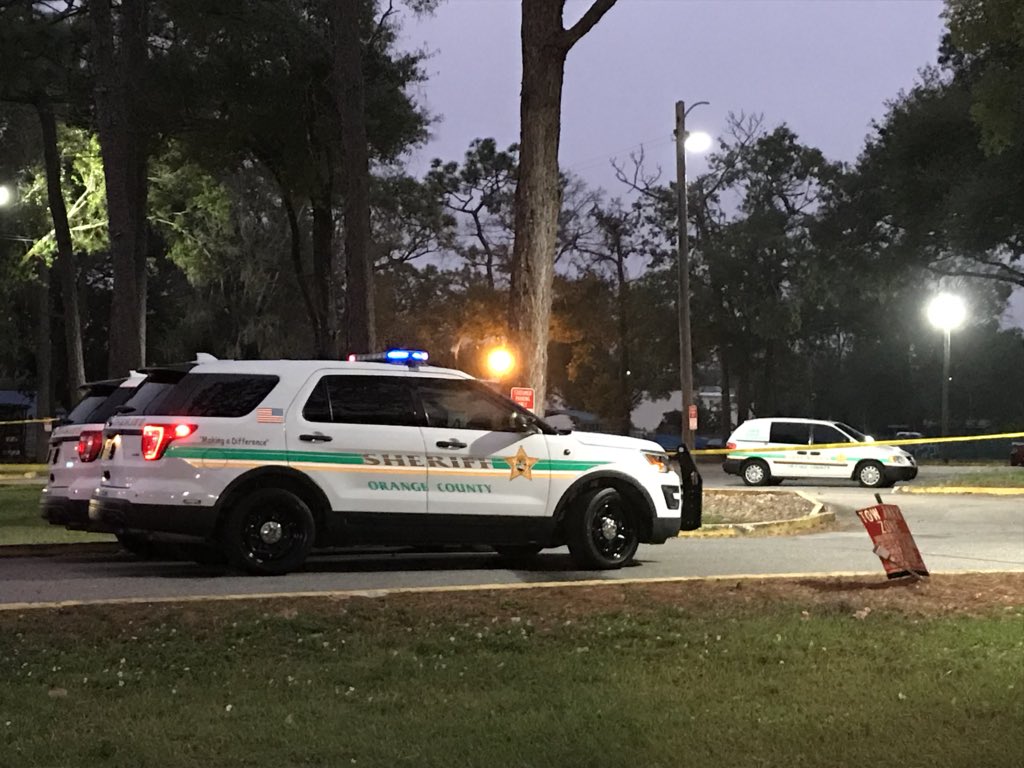 Sheriff deputies still investigating off Edgewater Drive this morning after they say a man in his 40s was stabbed at George's Bar & Grill @WFTV