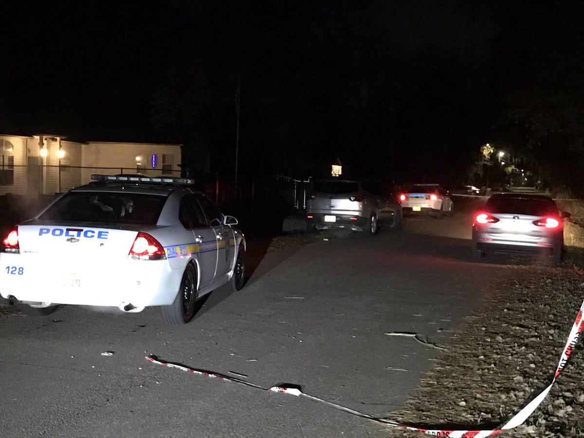 Happening overnight officers with @JSOPIO on scene of a man shot in the neck in the 8100 blk of Mattox ave - Violent crimes unit detectives are investigating- the mans injuries are considered non-life threatening 
