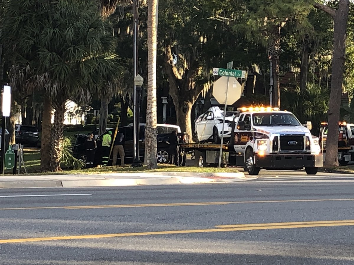 Orlando Police confirming 2 women in the white vehicle died in crash on E Colonial Dr. 2 other ppl in the same car are in stable condition at hospital. Police found the driver of the pick-up truck hiding by lake. He's at the hospital in stable condition
