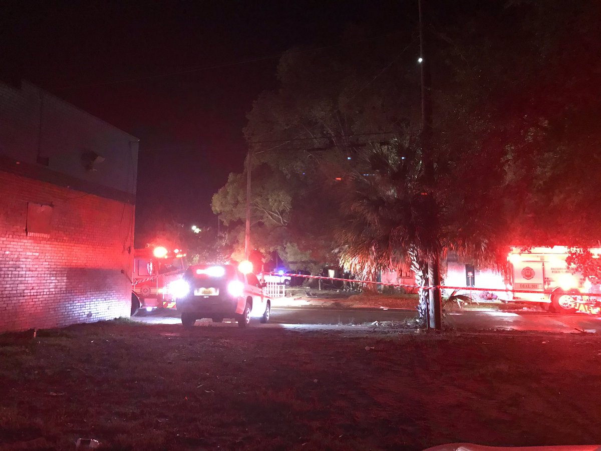 Crews continue to mop up a residential structure fire on 63rd st - @JFRDJAX  has called in the State Fire Marshall to help determine the cause - no injuries reported