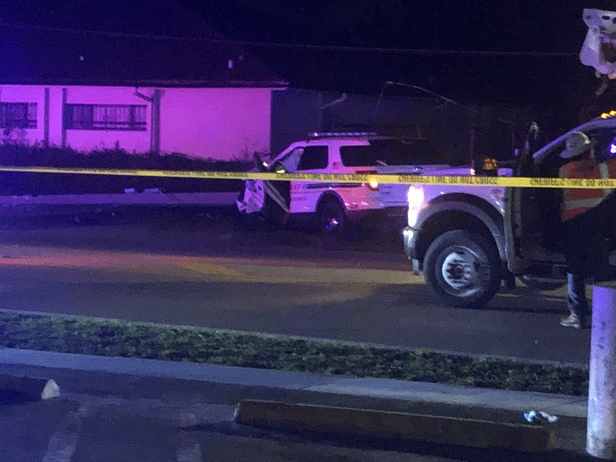 Orange County Deputy involved crash, split the power pole in half at Colonial & Powers. Dispatchers tell deputy is ok. A witness doing laundry across the street says he pulled him out of the cruiser