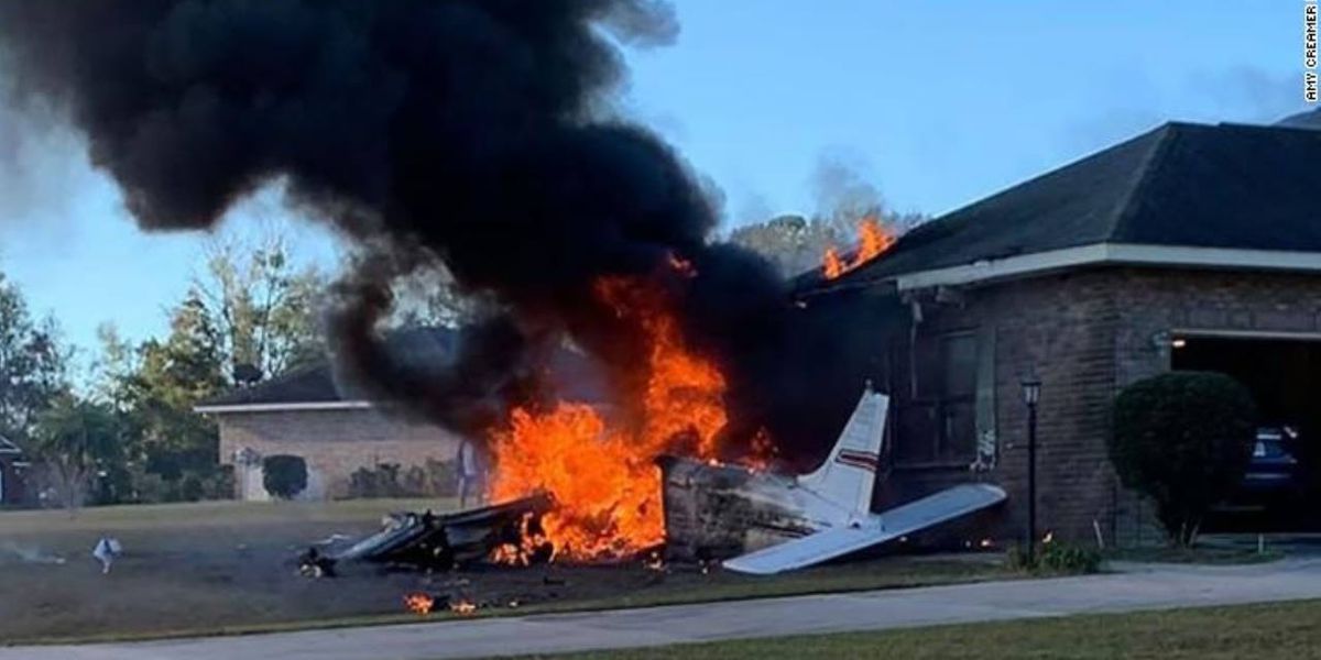 Pilot killed when small plane crashes into north Florida home