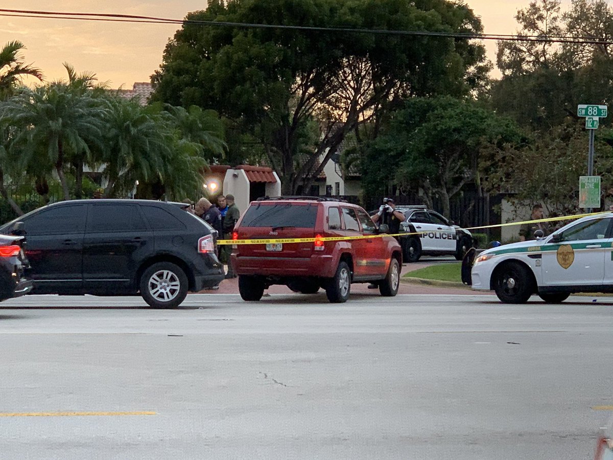Officers were running plates when they noticed the red SUV was wanted for a carjacking out of Homestead. Police tried stopping the vehicle, driver kept going along McArthur Cswy into @MiamiDadePD jurisdiction. Car later ditched in Kendall. 