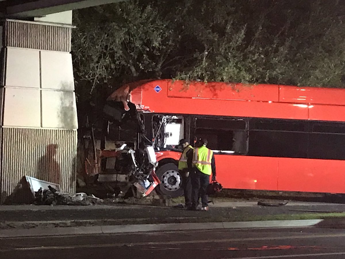 Major crash involving a lynxbusorlando off of Westmoreland & Carter Street 