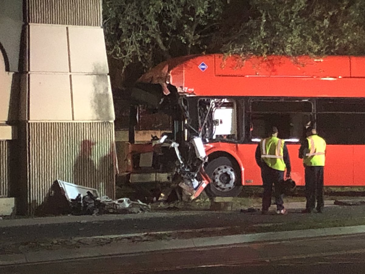 A witness says she jumped on the bus right after crash happened to help the driver of the @lynxbusorlando driver and  passengers who she says had serious injuries.