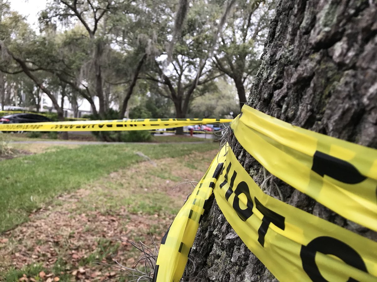 From Lake Mary Police officers tell there were two groups of people were firing at each other in the La Quinta Inn parking lot in LakeMary —&gt; all took off, no description of people or cars 