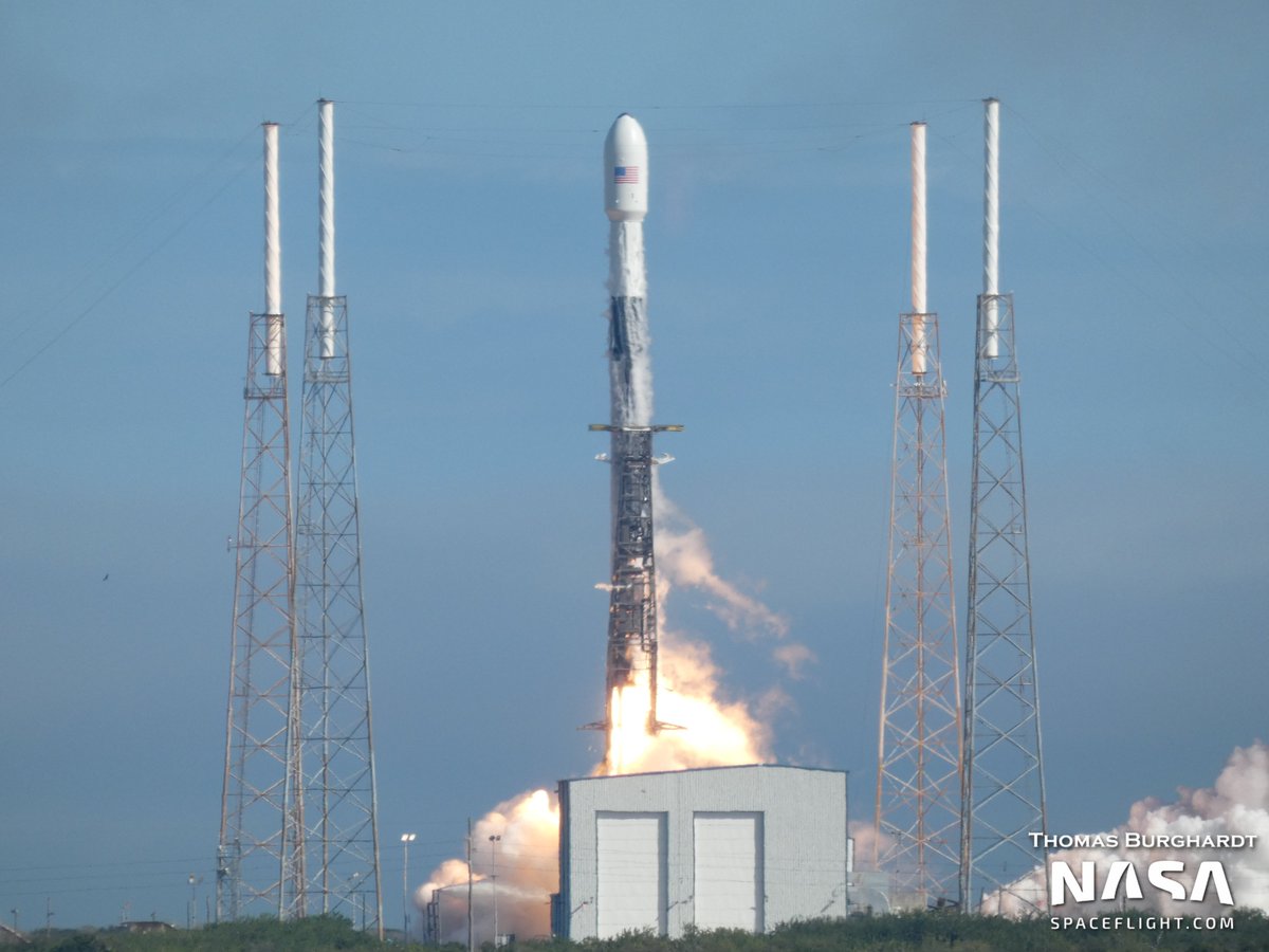 Falcon 9 heads uphill with 60 SpaceX Starlink satellites.  