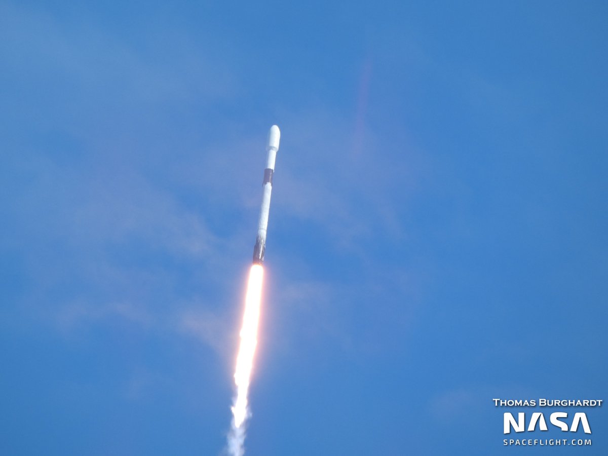 Falcon 9 heads uphill with 60 SpaceX Starlink satellites.  