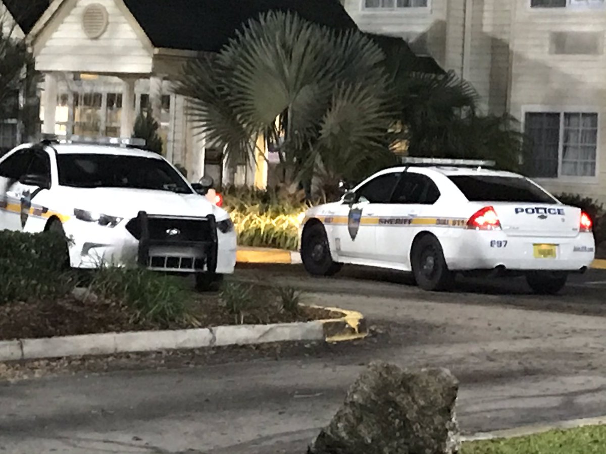 Homicide detectives with @JSOPIO on scene at the Hometown Inn & Suites after a man was shot and killed inside a hotel room just before midnight - detectives have surveillance video of some men entering the room and then leaving - looking to speak to those individuals