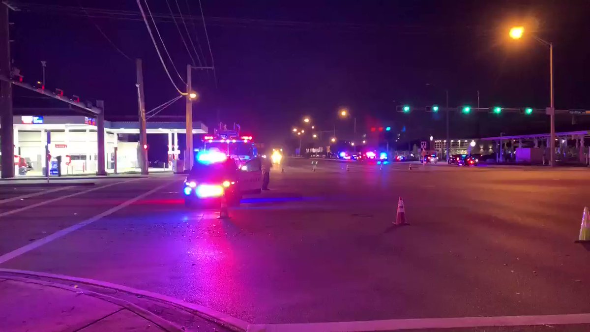 SR-7 & Griffin Road shut down in all directions as DaviePolice investigate possible crime scene near a Wendy's. So far, officers have not said what happened. Detectives also investigating two car crash nearby. Unclear if both incidents are connected. 