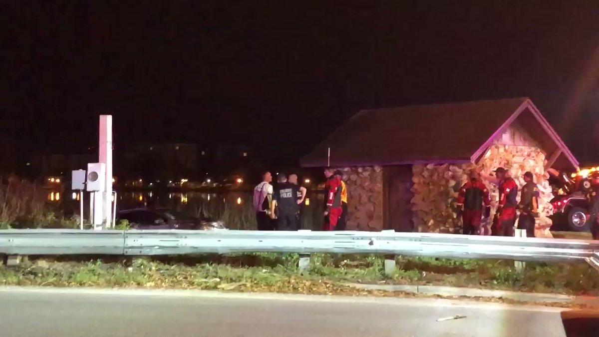 OrlandoFireDept & @OrlandoPolice find abandoned vehicle on Lake Ivanhoe embankment early this AM. Out of caution, a dive team &amp; helicopter searched the lake for possible driver but they didn't find anyone. OPD will be following up, trying to track down driver