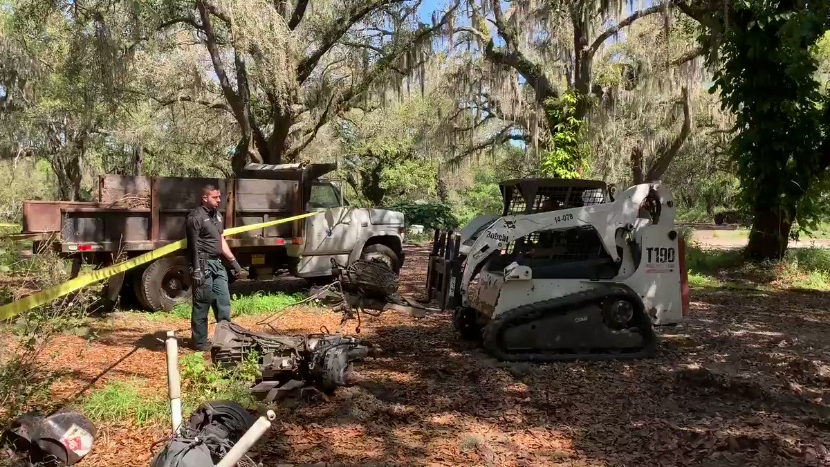 Active search warrant in Mulberry where two people have been arrested for operating a chop shop. So far @PolkCoSheriff have recovered stolen Ford trucks from different jurisdictions, including Pasco, Hillsborough, Lake Wales, Plant City, and Tampa. 