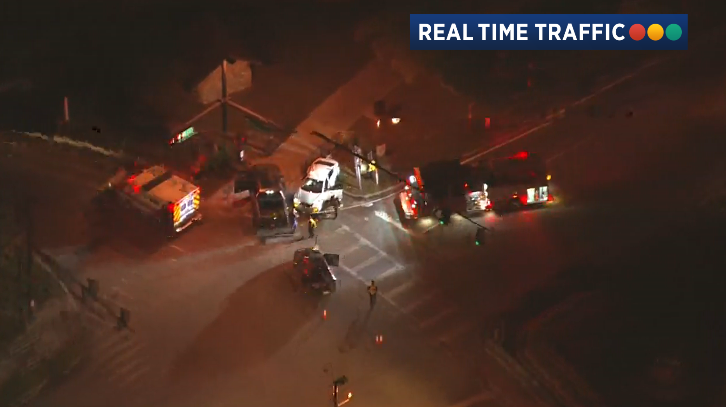 Crash blocking westbound Ivanhoe Blvd at Magnolia Ave. Right, southbound lane of Magnolia is also blocked. 