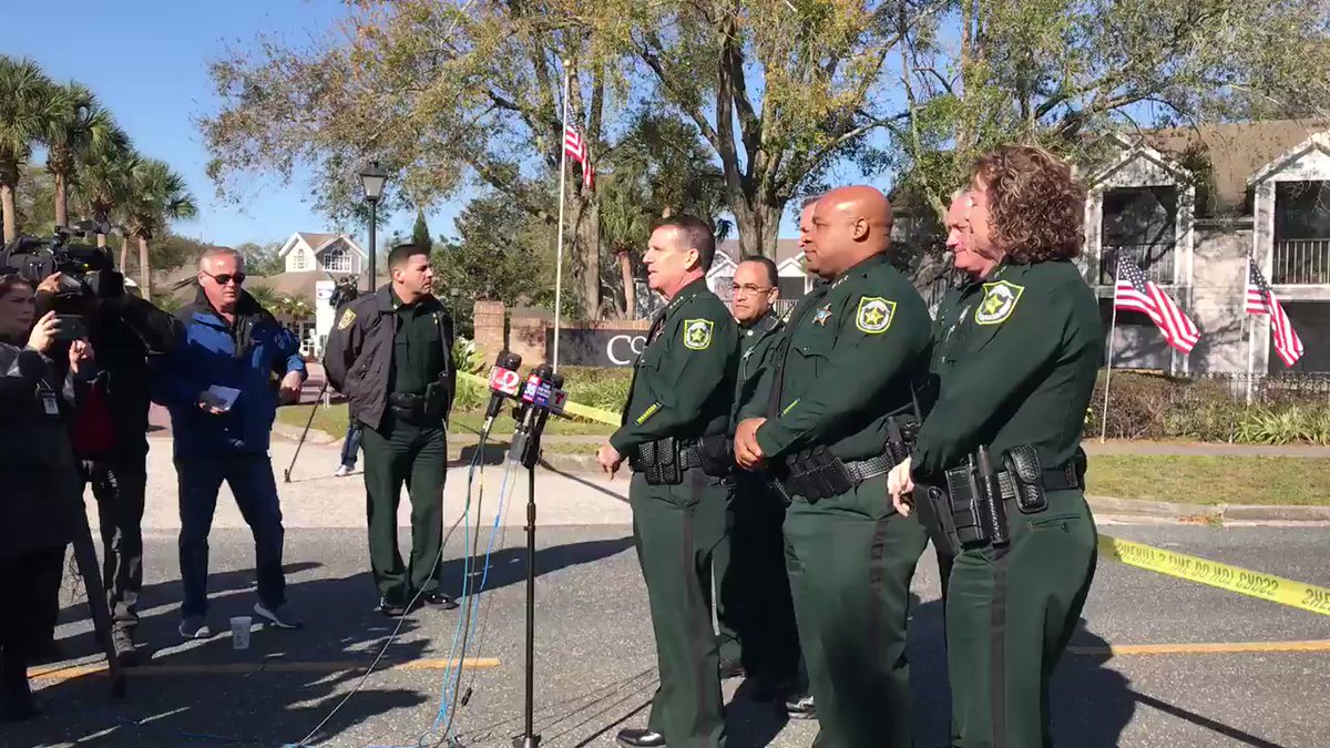 @OrangeCoSheriff says they responded to a domestic situation. Deputies say a 19-year-old man forced his 20-year-old girlfriend at gunpoint to drive to him toward 50 & Econ @WFTV. She managed to jump out and call 911.