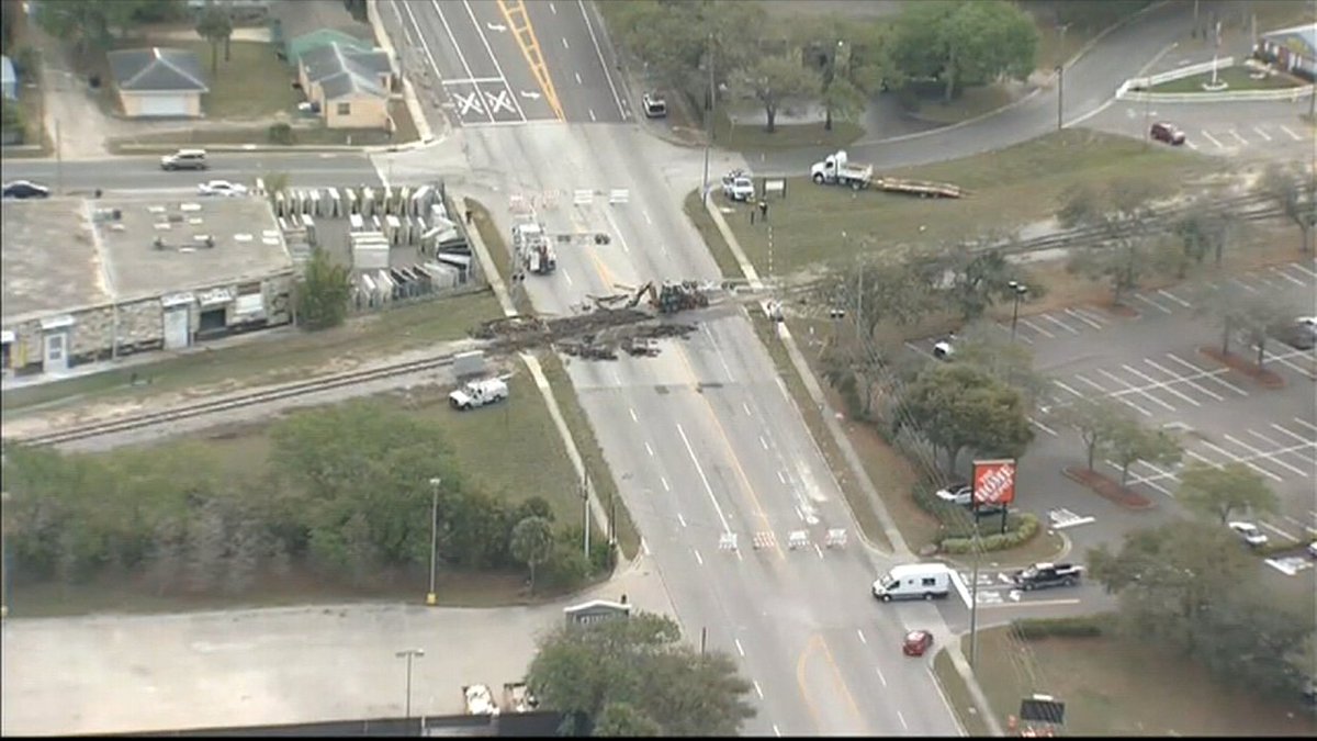 CSX crews are up and working over in St. Pete this morning. Closure on 22nd Ave N between 25th St N and I-275 until Friday. 