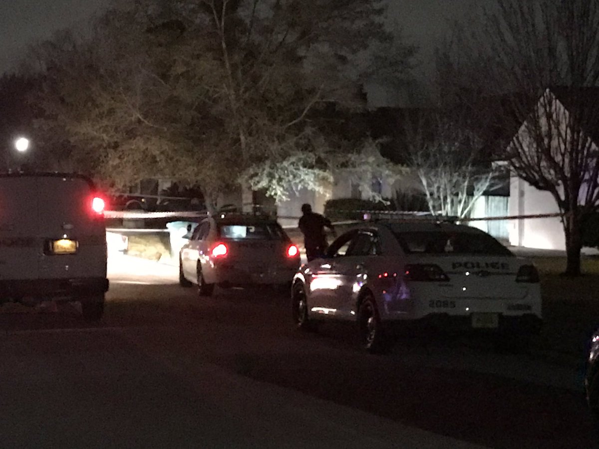 Per @JSOPIO a man was shot multiple times and taken to a local hospital by a witness - that witness is trying to help JSO identify the suspect - the victims injuries are considered non life threatening
