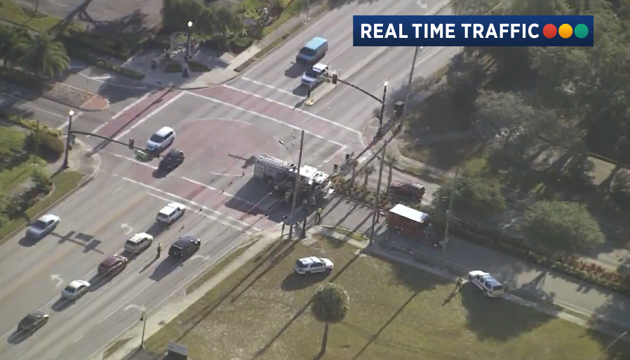 INCIDENT blocking right and turning lanes of SR-434 eastbound at Moss Rd in Winter Springs. 