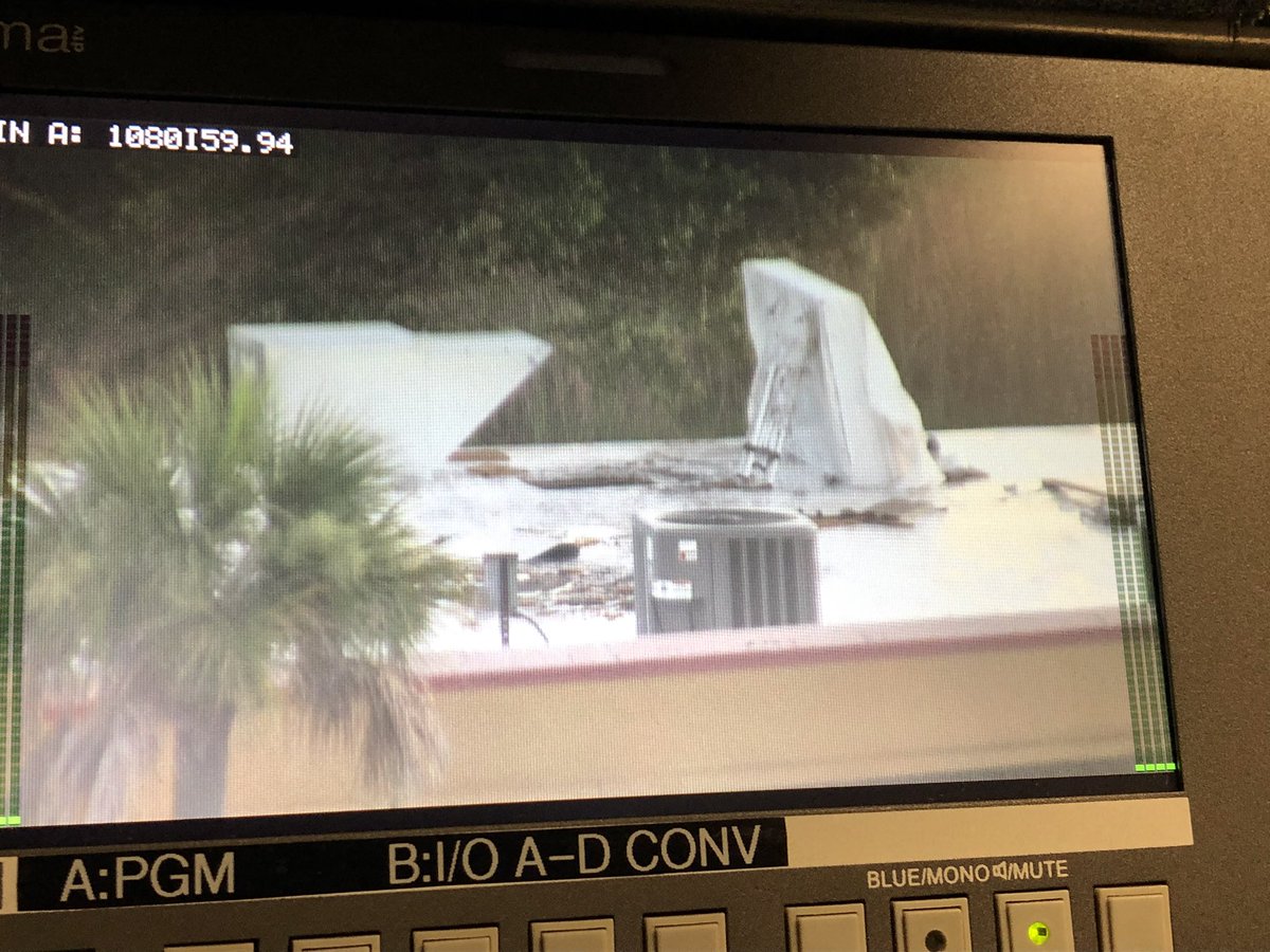 Fort Myers police are investigating a burglary at Roberto's Fine Jewelry in Fort Myers. Police say the burglars(s) gained access through a hole on the roof. 