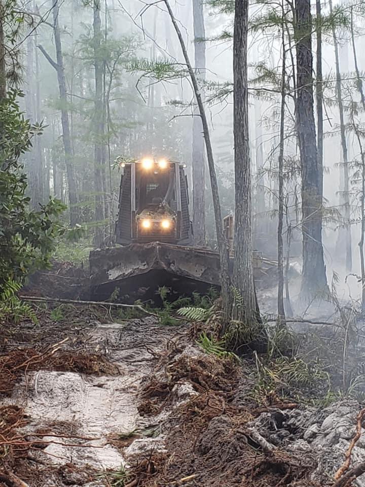 FFS_Jax says San Pablo brush fire is 100% contained. It burned 5 acres coming within 100 feet of homes. Crews are   working on mop-up procedures. Smoke is to be expected throughout the wknd. Cause of fire is under investigation.