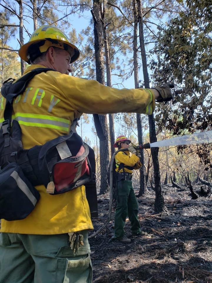 FFS_Jax says San Pablo brush fire is 100% contained. It burned 5 acres coming within 100 feet of homes. Crews are   working on mop-up procedures. Smoke is to be expected throughout the wknd. Cause of fire is under investigation.