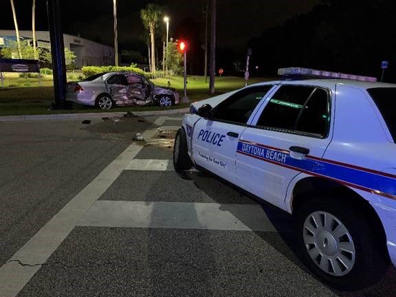 Officer @DaytonaBchPD suffered minor injury in crash on Mason Ave last night. @FHPOrlando says at fault driver turned into officers path while officer traveled through intersection on a green light. Other driver, 80 yo, suffered broken rib. Both taken to hospital