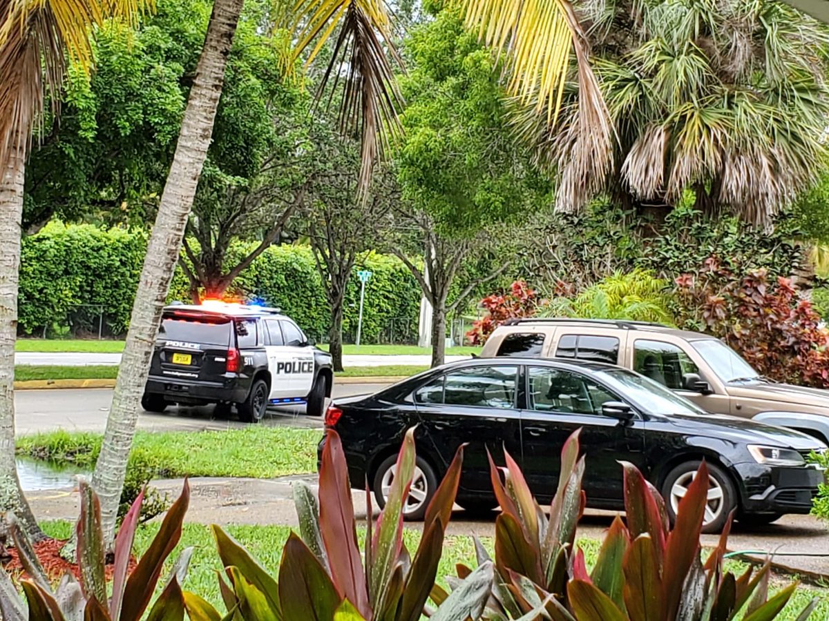 Hollywood, Florida: SWAT team arrived for a hostage situation at a Jewish neighborhood in Florida. Some unconfirmed reports that there are Jews involved