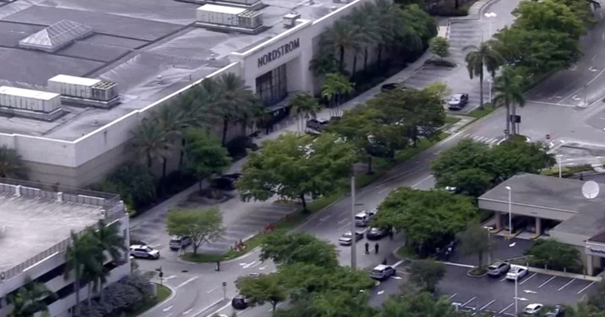 AventuraPolice is working a crime scene at the @AventuraMall The area has been secured and we do not have any other threats to the community at this time. This is an active crime scene investigation. Please avoid the area until further notice