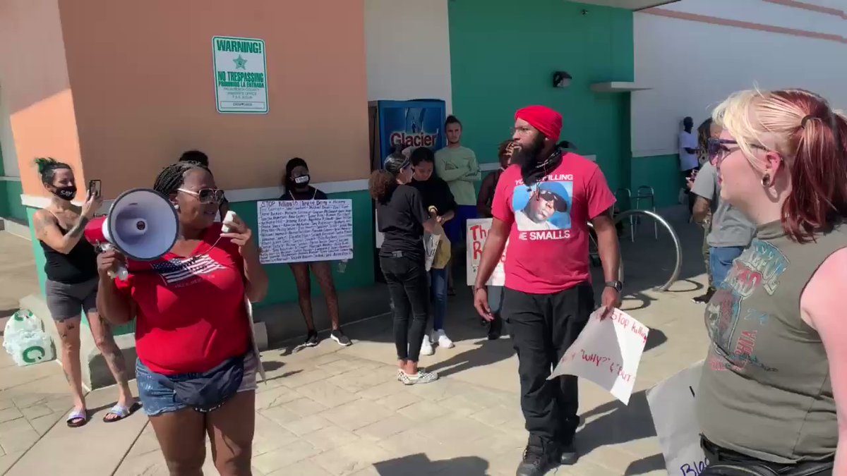 Protest happening in Lake Worth Beach @CBS12