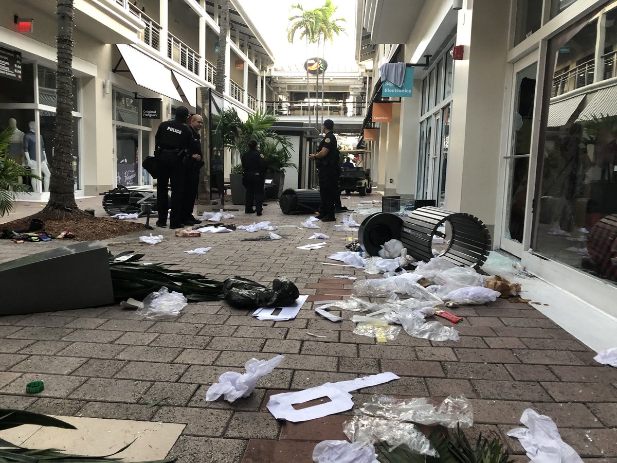 Multiple stores burglarized and vandalized at Bayside Marketplace during protests. Windows smashed here at Times Square Electronics and Lacoste. Miami police standing guard. Mall is closed. Stores just reopening after COVID19 closures
