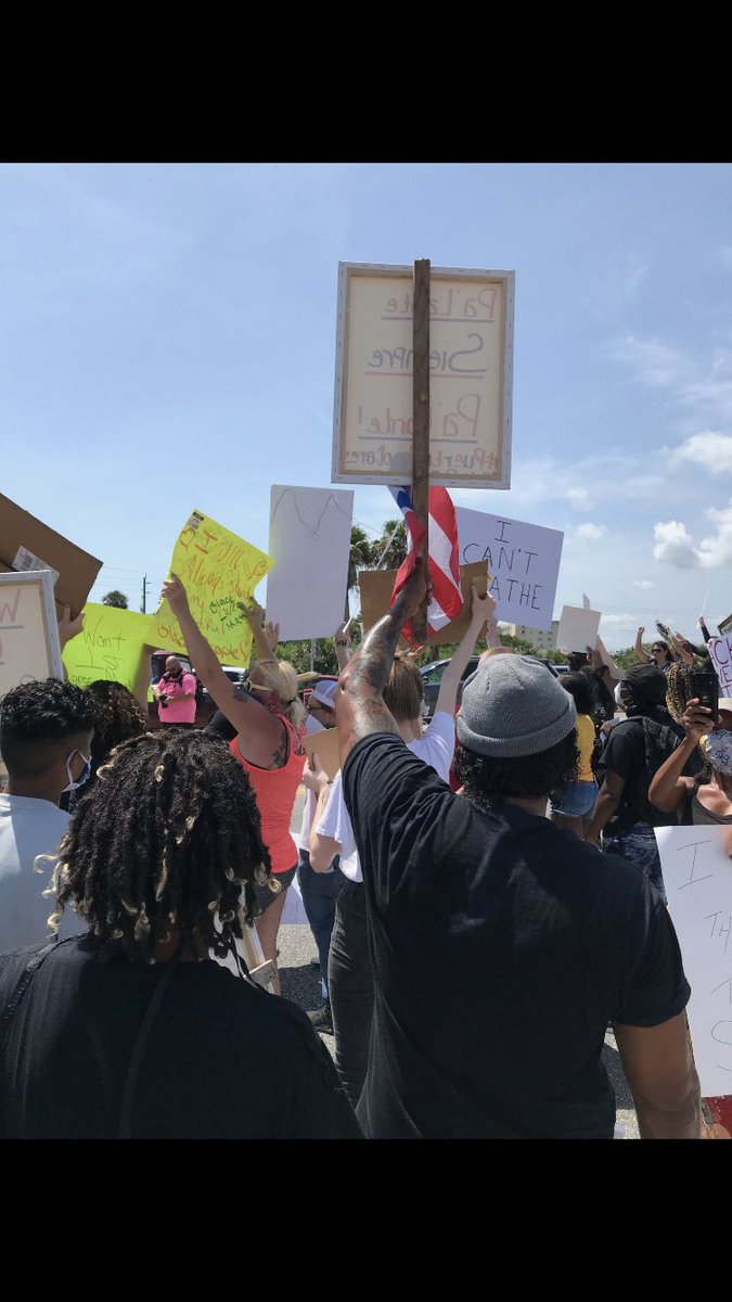 Cityportorange council member Chase Tramont took today while at the protest at the Dunlawton Bridge. He estimates more than 500 people were there. There's another demonstration near ISB and .@CityDaytona city hall. Both have been peaceful