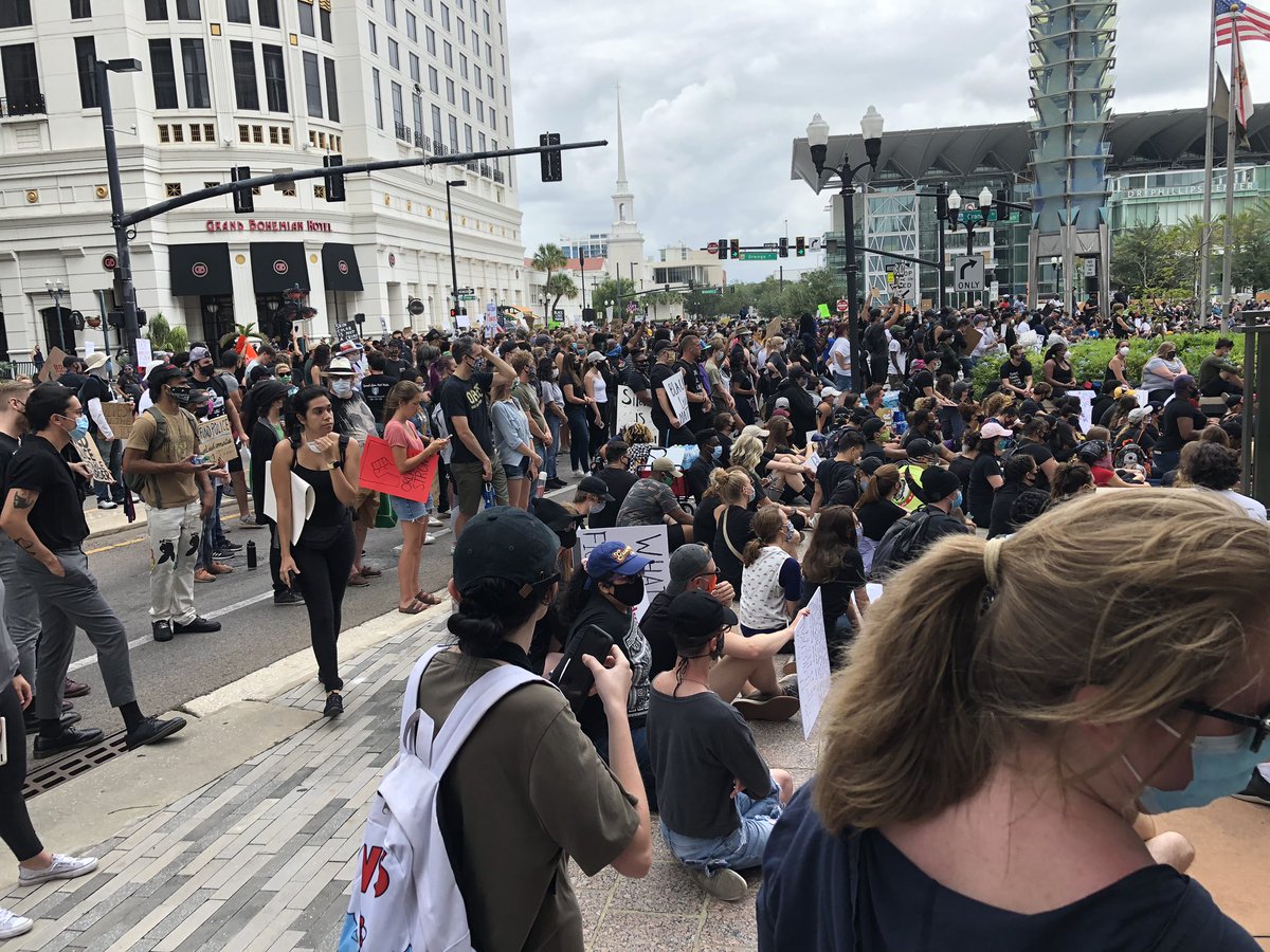 Easily around a 1,000 people here at  city hall for this GeorgeFloyd protest. 