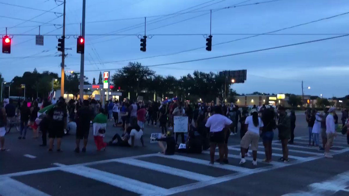 Here's the crowd at Big Bend Road and US 301. Sheriff tells they can stay so long as they remain peaceful and so far that's how it's been. @abcactionnews