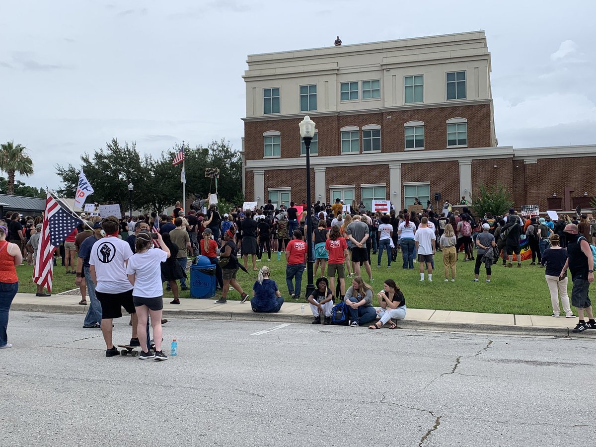 Protestors gathered in Clermont outside the city hall building. Several hundred, listening to speakers. 