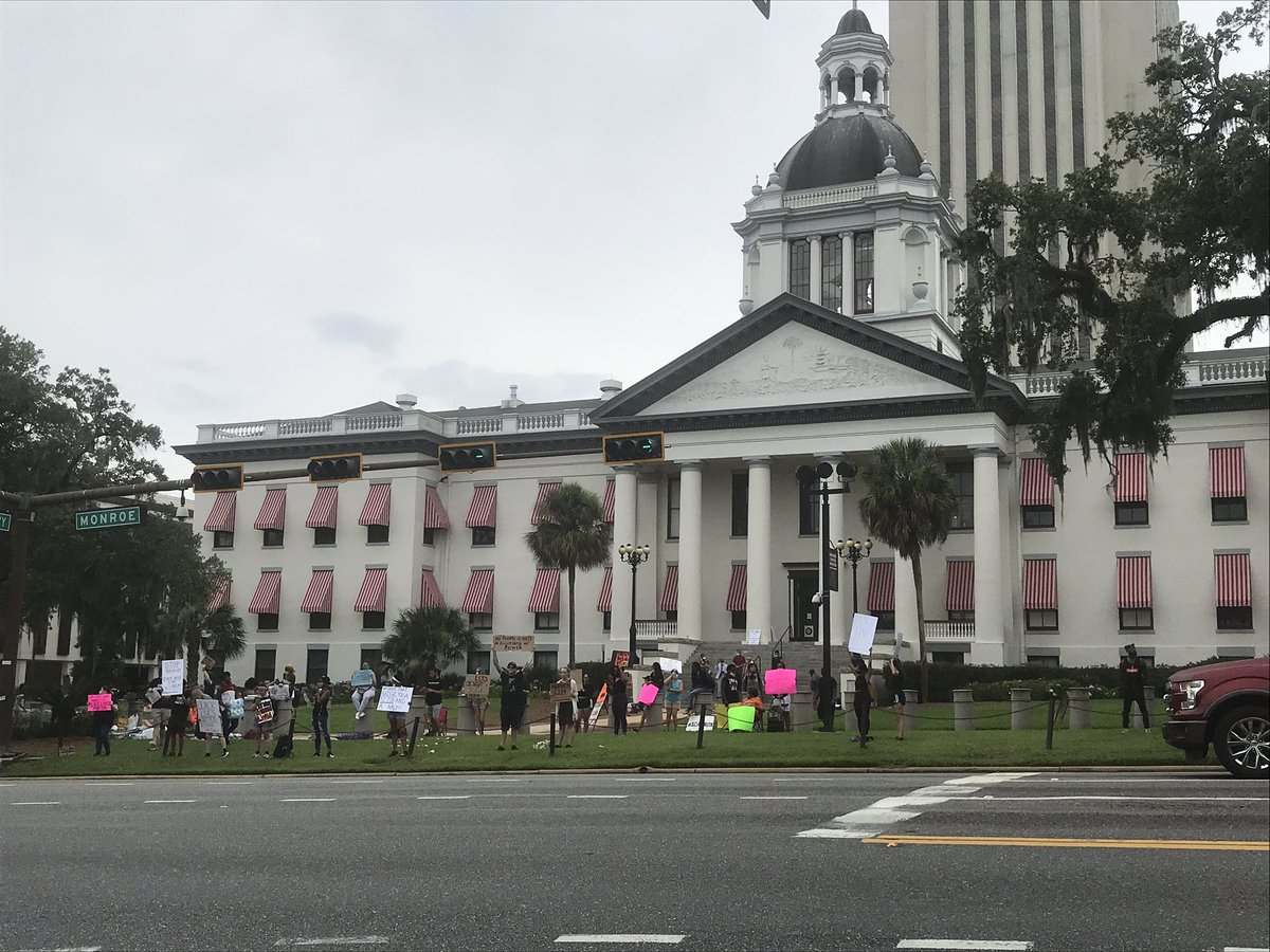 KarahBaileyWTXL capturing this photo as groups of protesters continue to grow around @CityofTLH 