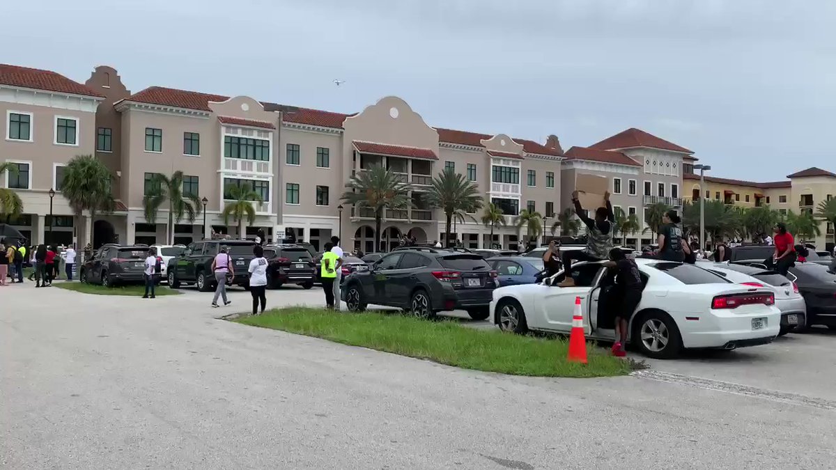 Here is the moment protestors found out the 3 former police officers involved in the death of GeorgeFloyd have been charged. 