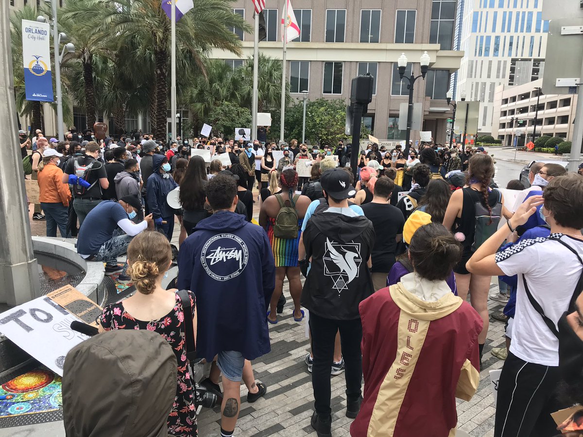 Smaller crowd today in downtown Orlando in protest for GeorgeFloyd and against racial discrimination. A little bit of rain out here, but people keep coming.