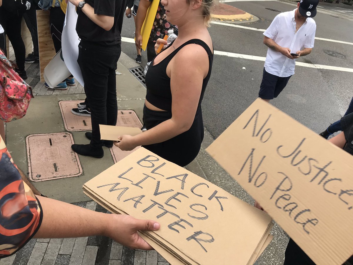 Smaller crowd today in downtown Orlando in protest for GeorgeFloyd and against racial discrimination. A little bit of rain out here, but people keep coming.
