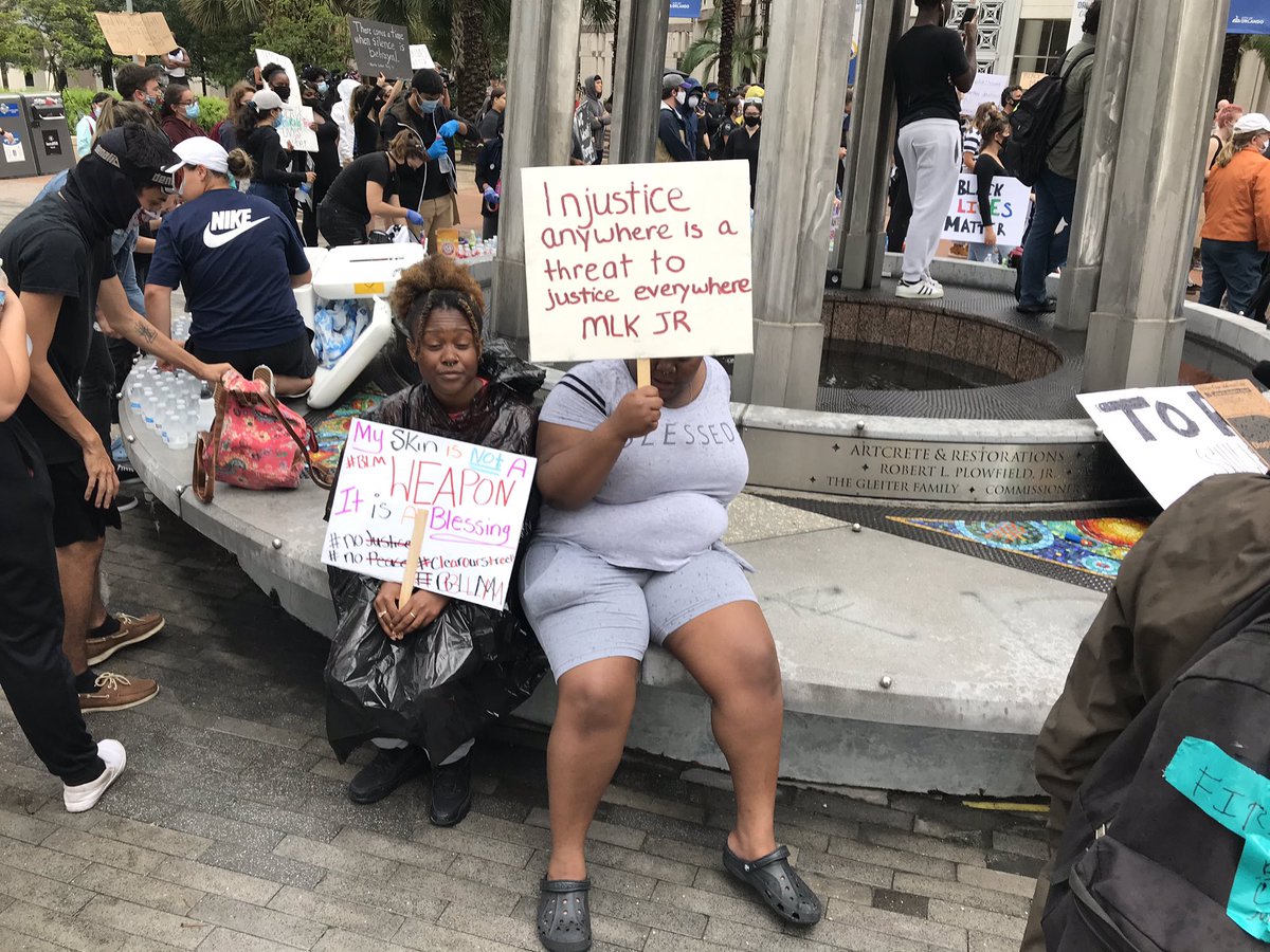 Smaller crowd today in downtown Orlando in protest for GeorgeFloyd and against racial discrimination. A little bit of rain out here, but people keep coming.