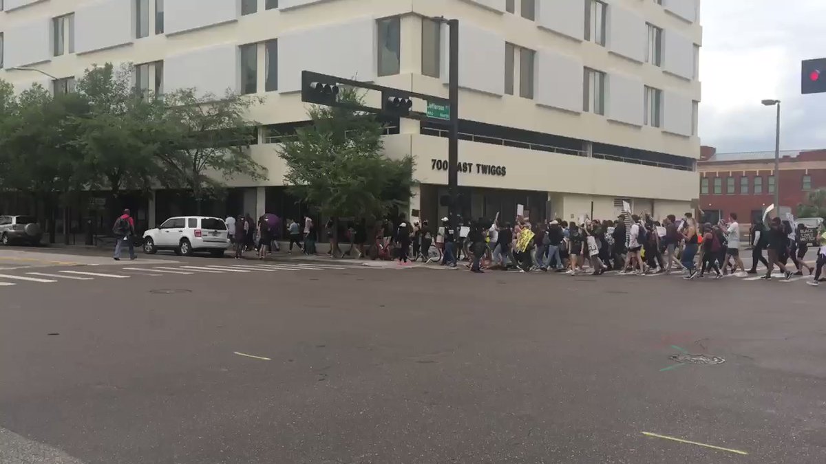 Protesters are starting to march down Twiggs Street in downtown Tampa. Many of them are chanting No justice No peace..  @BN9