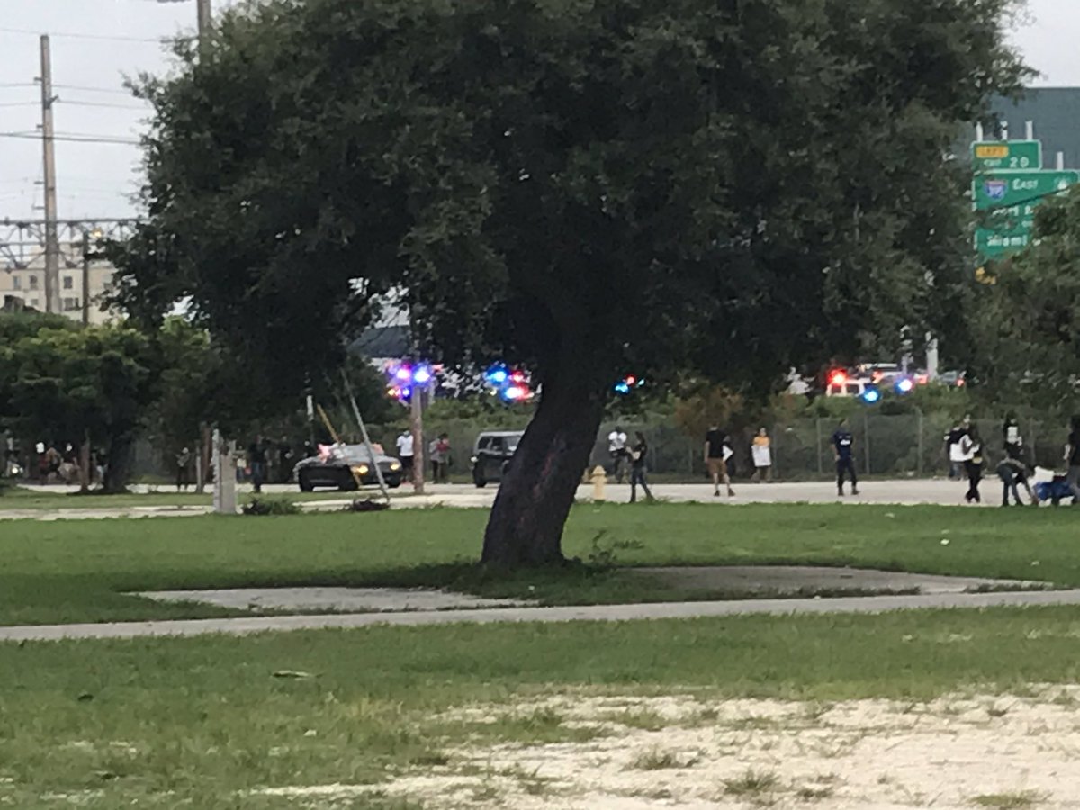These are protestors in Wynwood next to I-95. Law enforcement officers have shut down northbound lanes. @CBSMiami